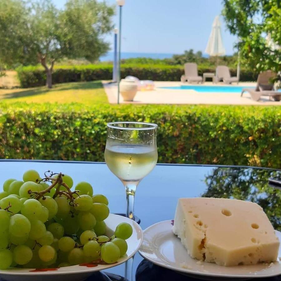Monambeles Villas Svoronata Esterno foto