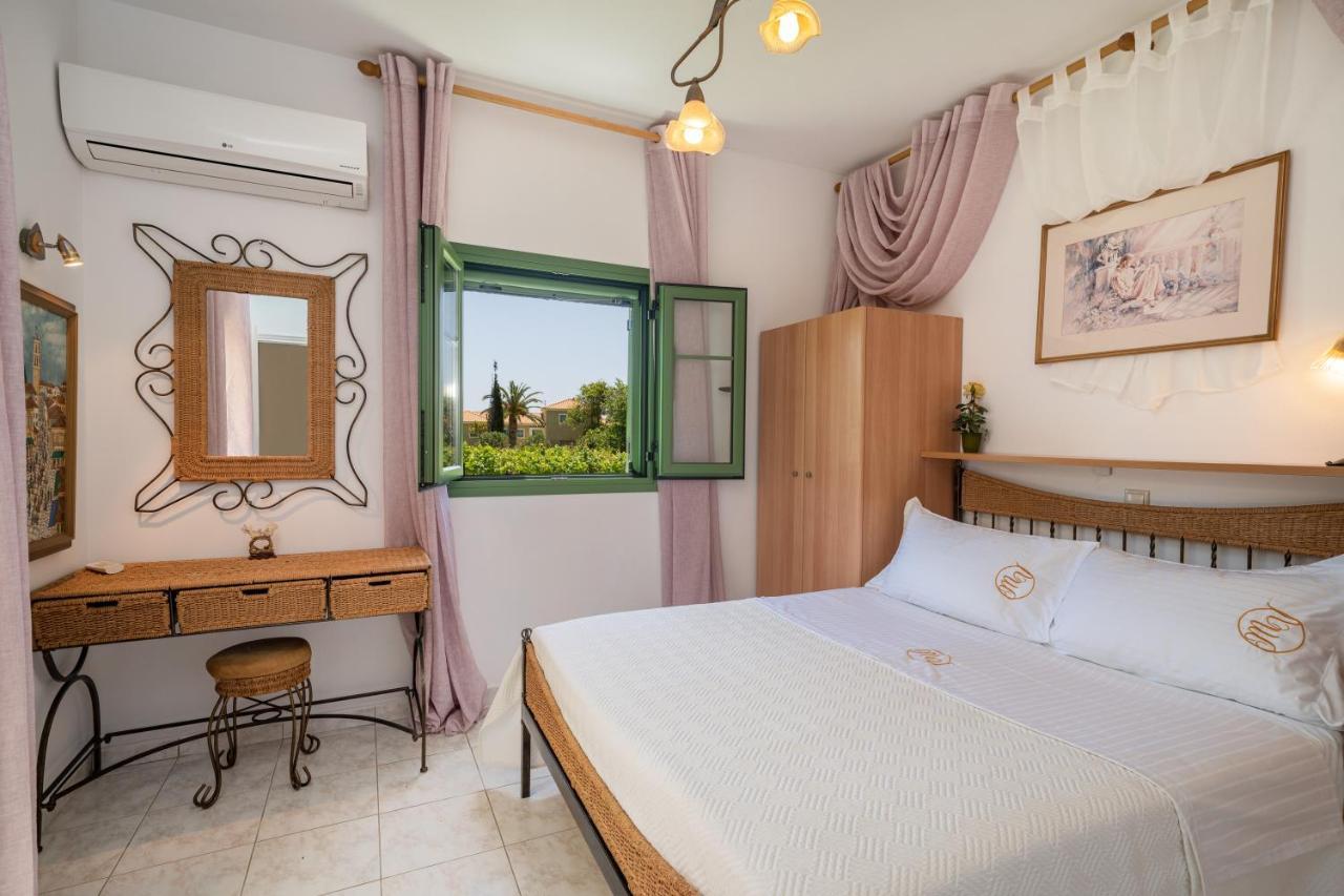 Monambeles Villas Svoronata Esterno foto