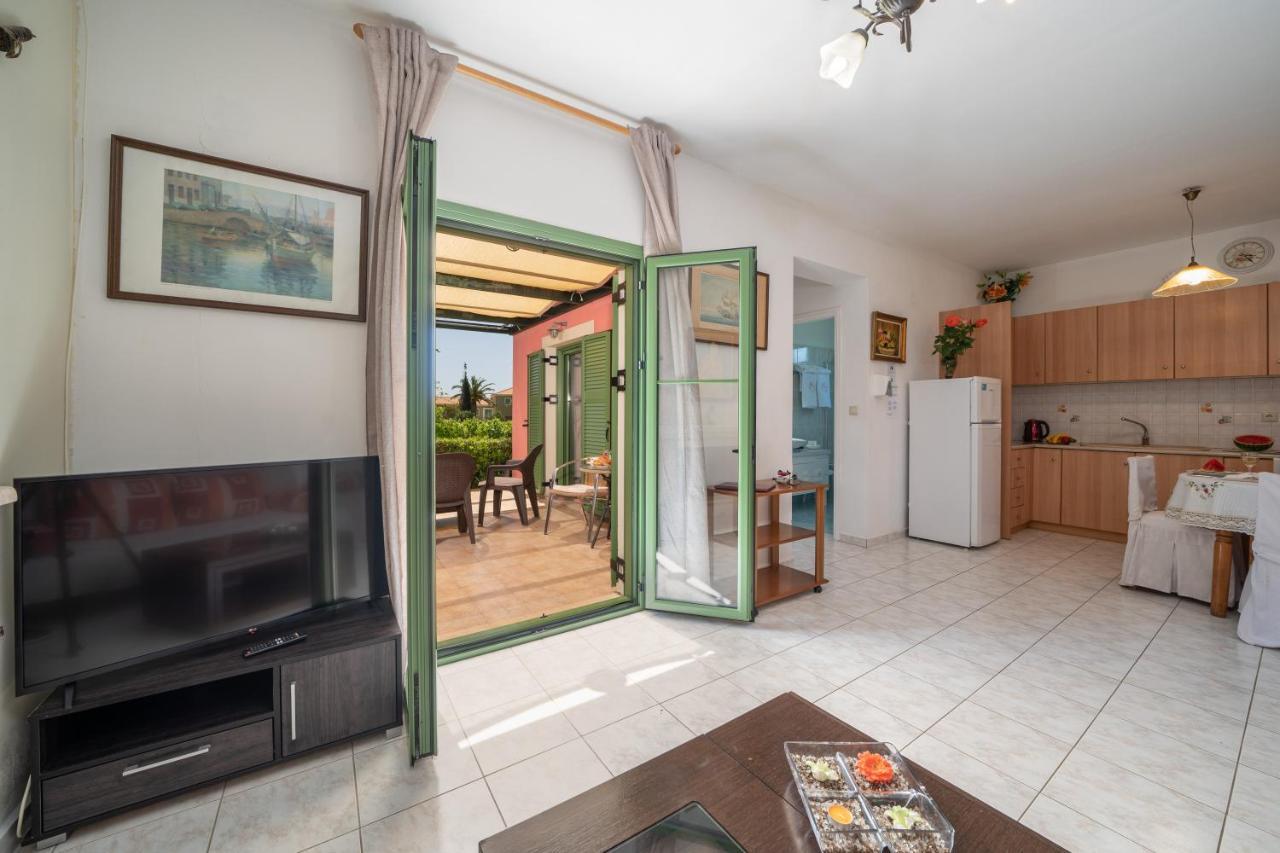 Monambeles Villas Svoronata Esterno foto