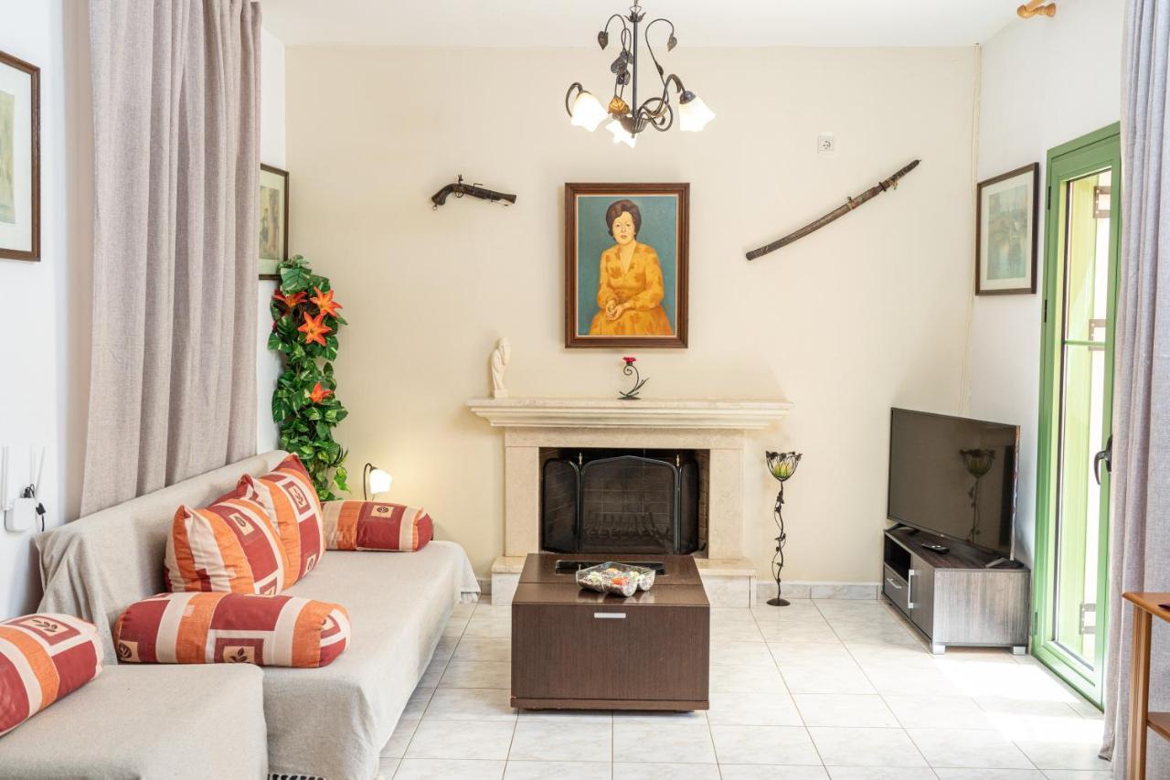 Monambeles Villas Svoronata Esterno foto