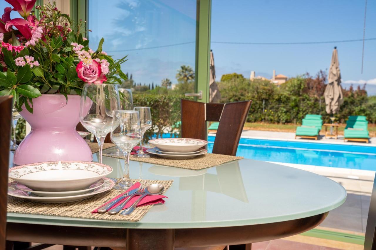 Monambeles Villas Svoronata Esterno foto