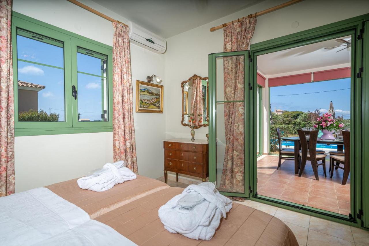 Monambeles Villas Svoronata Esterno foto