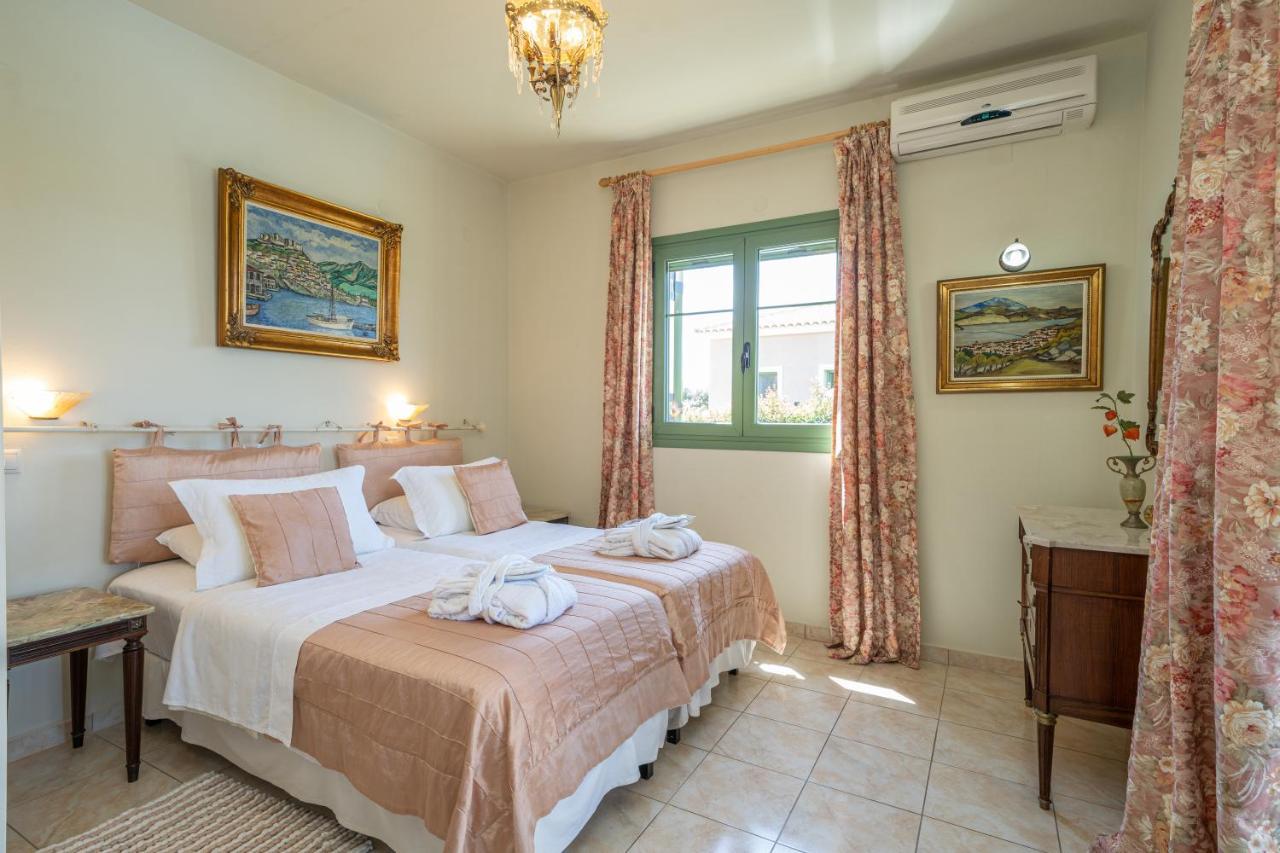 Monambeles Villas Svoronata Esterno foto