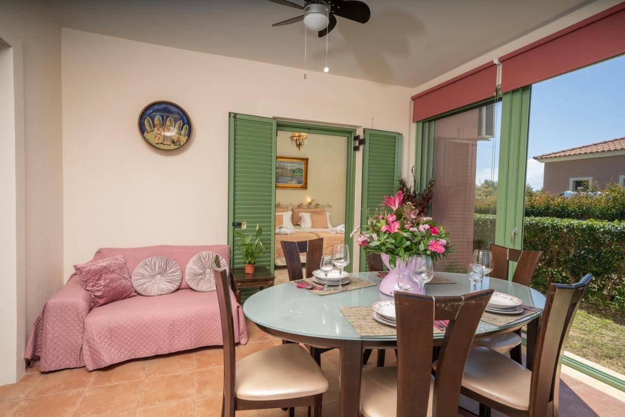 Monambeles Villas Svoronata Esterno foto