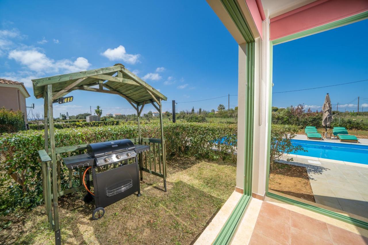 Monambeles Villas Svoronata Esterno foto