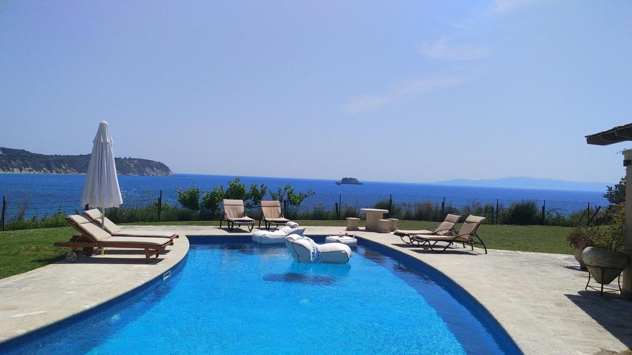 Monambeles Villas Svoronata Esterno foto