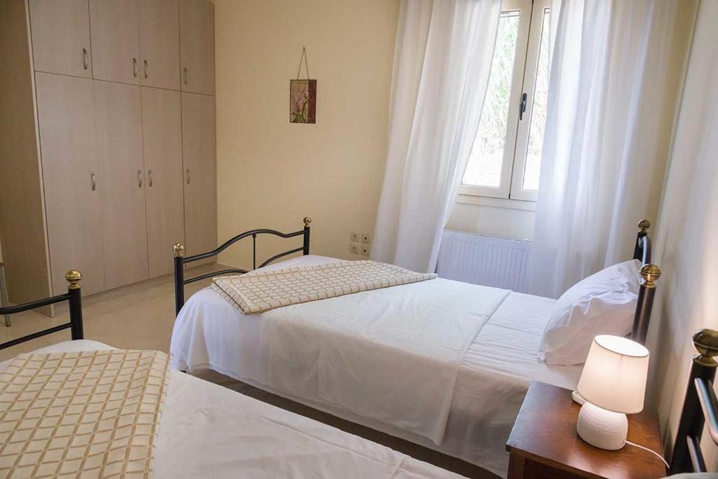 Monambeles Villas Svoronata Esterno foto