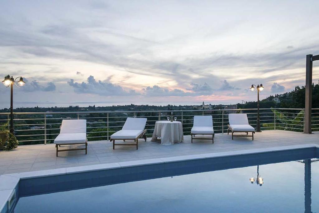 Monambeles Villas Svoronata Esterno foto