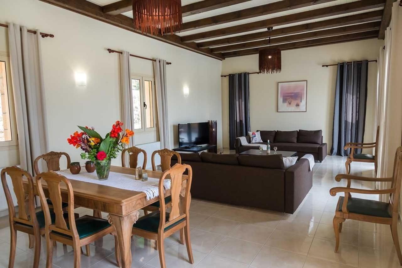 Monambeles Villas Svoronata Esterno foto